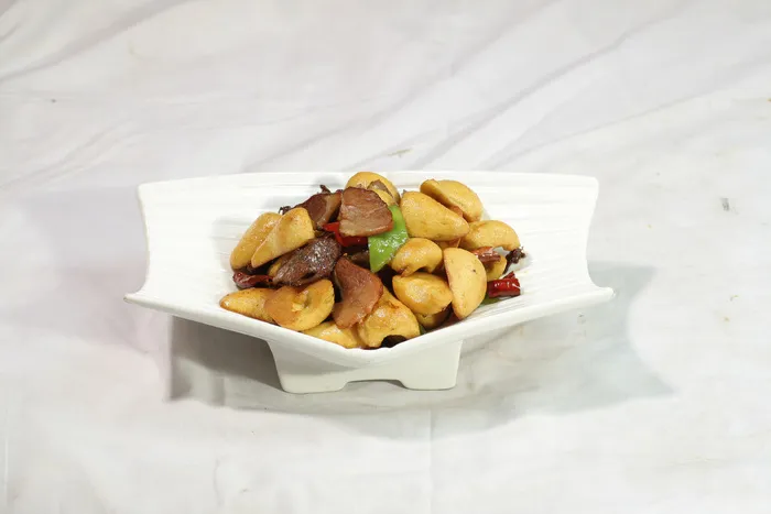 35窝头炒腊肉 一篓油