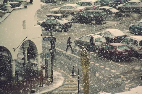 冬天城市下雪图片 冬天城市下雪图片