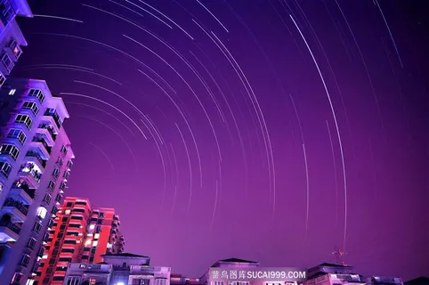 紫色夜空流星雨图片