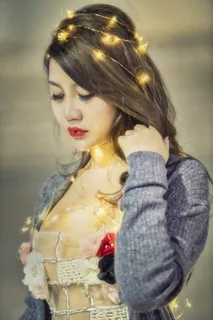 低眸撩发亚洲美女图片 低眸撩发亚洲美女图片