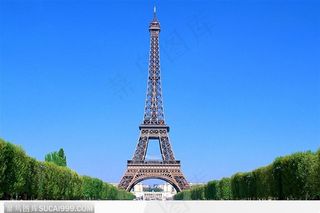 铁塔 树木 蓝天 草地