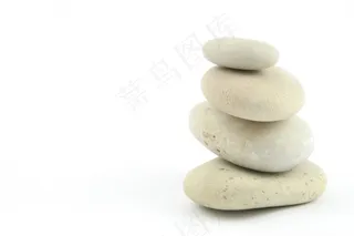 堆在一起的石头