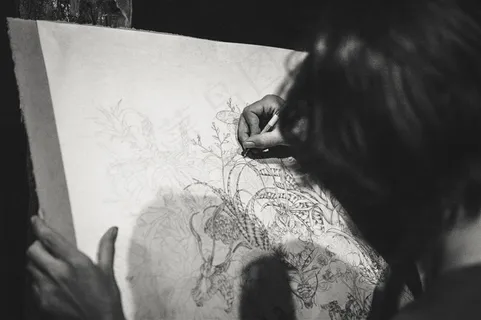 正在画画的画家素材图片 正在画画的画家素材图片