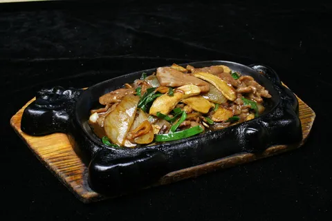 0914铁板葱爆牛肉.JPG 0914铁板葱爆牛肉.JPG