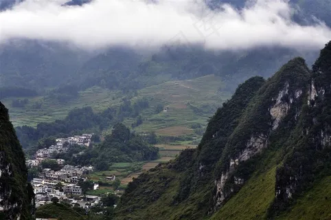 广西大化山脉公路自然风景高清图