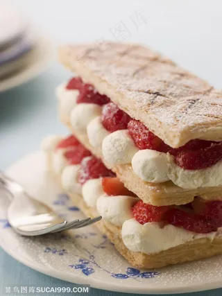甜品店广告素材 红莓奶油夹心拿破仑蛋糕