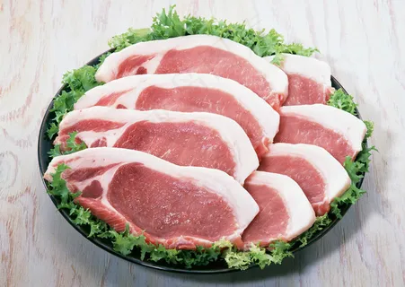 鲜肉食材-盘中的五花肉 鲜肉食材-盘中的五花肉