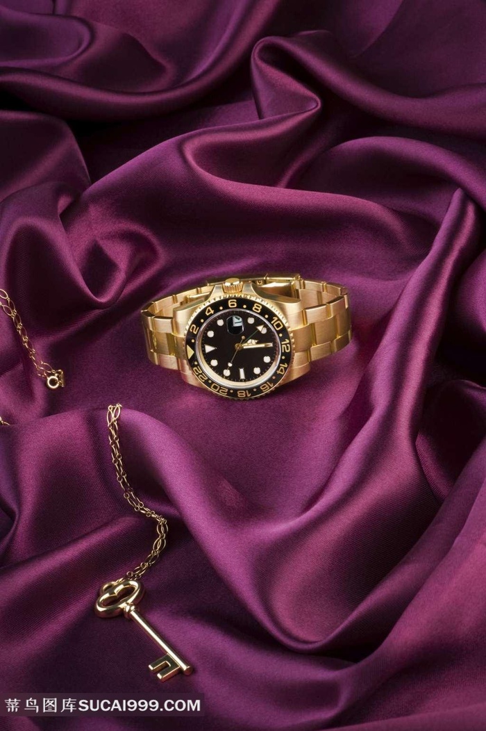 静物拍摄图片丝绸金表金钥匙
