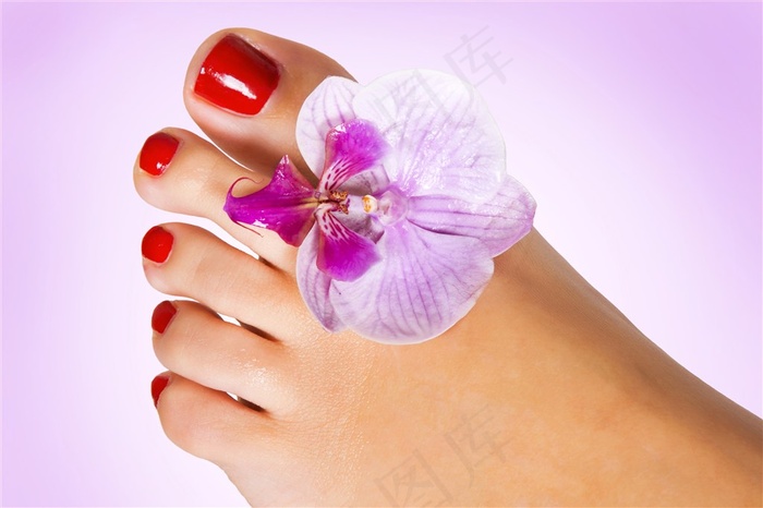 大红色脚美甲图片