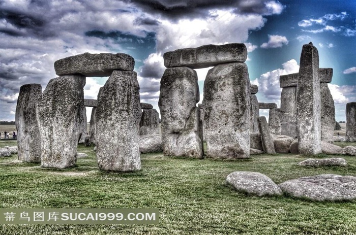 唯美蓝天下英国巨石阵图片