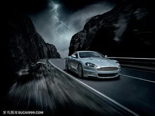 阿斯顿马丁-山地中行驶的阿斯顿马丁跑车