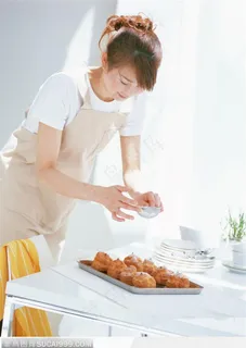 居家生活-拿出蔬果的主妇 居家生活-拿出蔬果的主妇