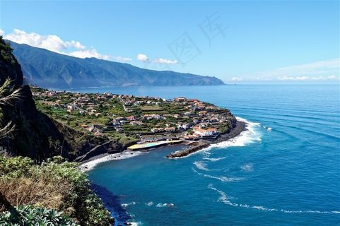 蔚蓝的海水图片