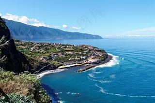 蔚蓝的海水图片