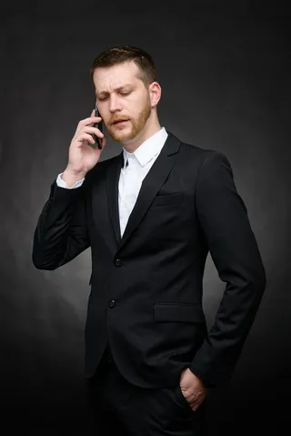 穿西装的帅哥男士图