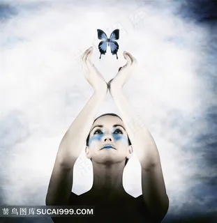 双手上举捧蝴蝶的美女素材 双手上举捧蝴蝶的美女素材