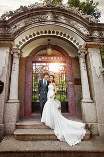 幸福恋人婚纱别墅外拍高清大图