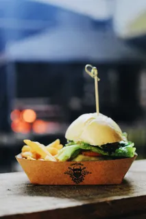 黄色美味汉堡摄影素材