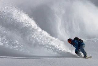 冬天雪地滑雪图片