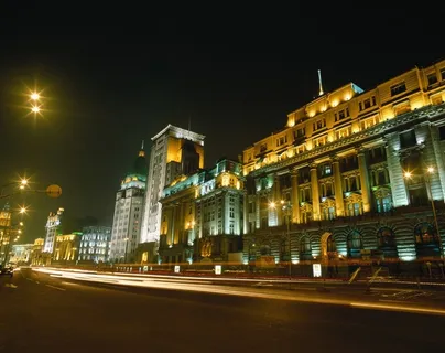 灯光照亮的楼房夜景 灯光照亮的楼房夜景