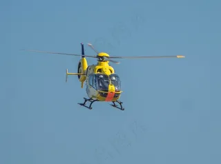 黄色直升飞机图片