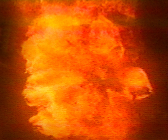 爆炸烈火燃烧