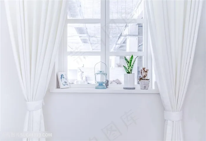 白色居家窗户窗帘绿色植物