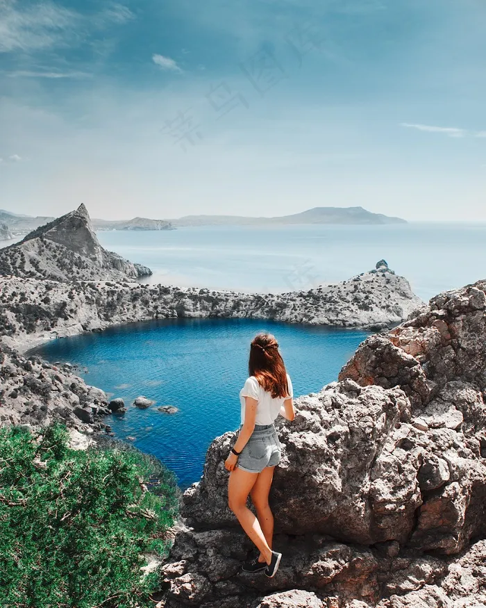 山海美女风景背影图片