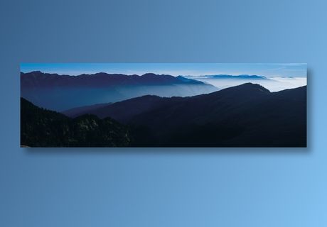 山峦起伏唯美风景画