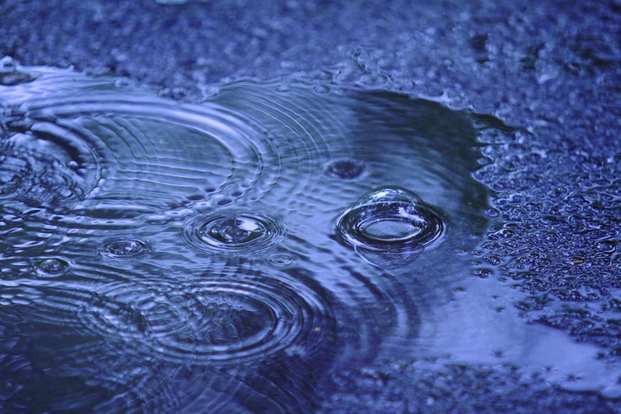 地面雨晕图片