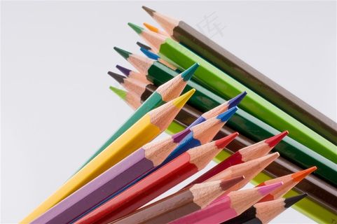 一卷漂亮的彩色铅笔素材摄影图片