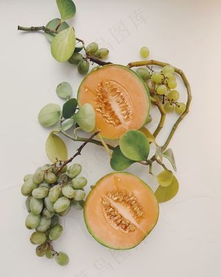 切开的哈密瓜图片