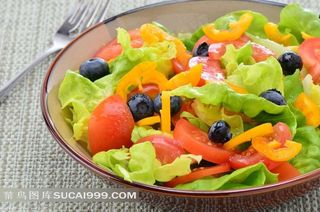 陶瓷碗里的蔬菜