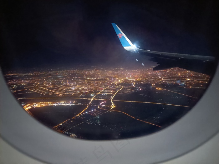 飞机外的夜景