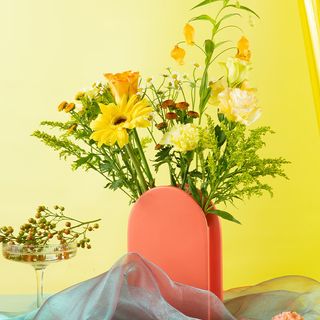 暖色系温暖桌面装饰鲜花摄影