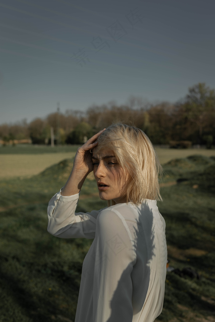 金发女郎户外*摄影