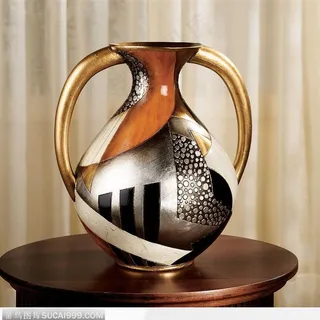 时尚精致的花瓶