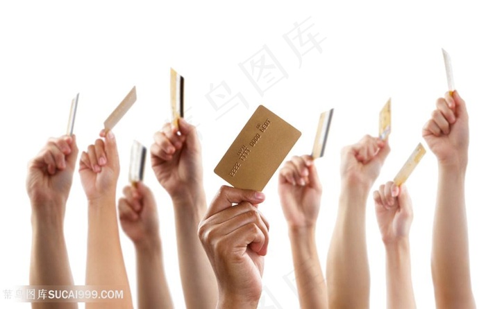 举信用卡的手臂图片