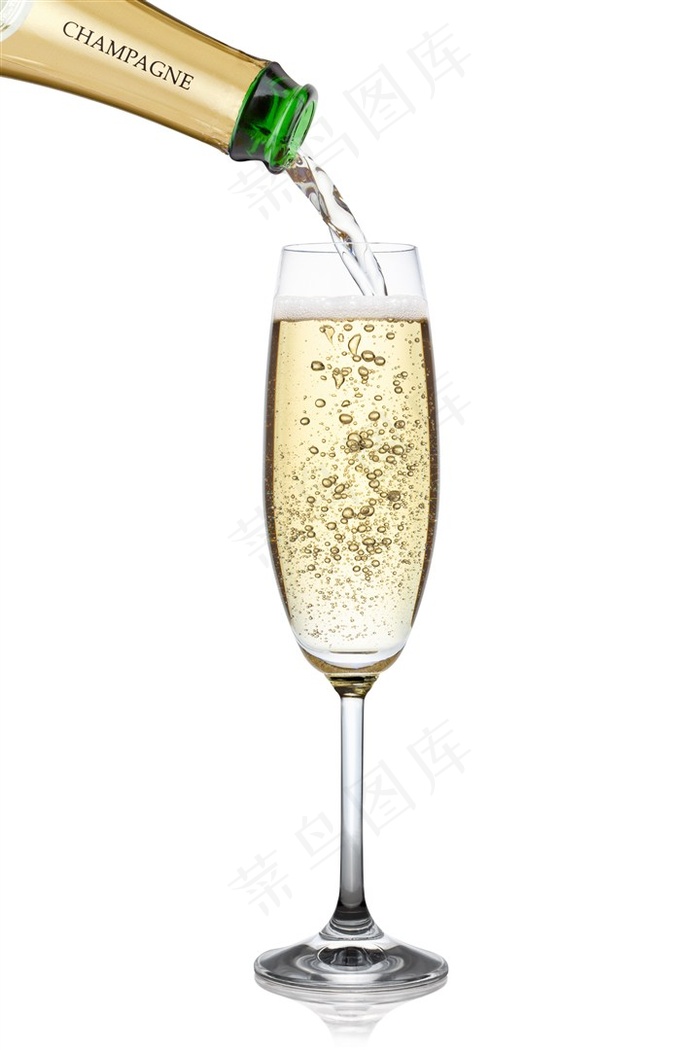 往酒杯里倒香槟的高清摄影图片