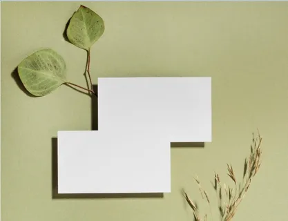 设计现代名片样机绿色背景