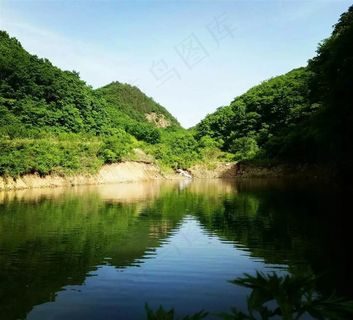 静怡的山水风光