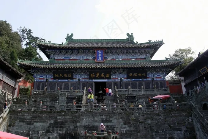 山体上的寺院宫殿