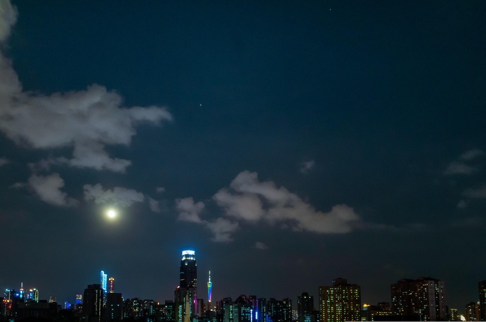 夜景城市震撼 美丽月亮