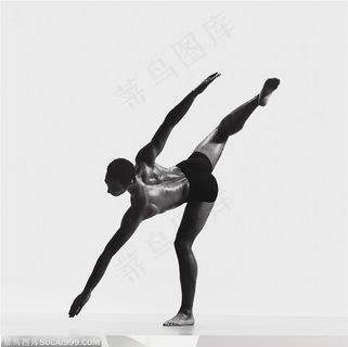 舞蹈动作-抬起单手单脚侧身的外国男人