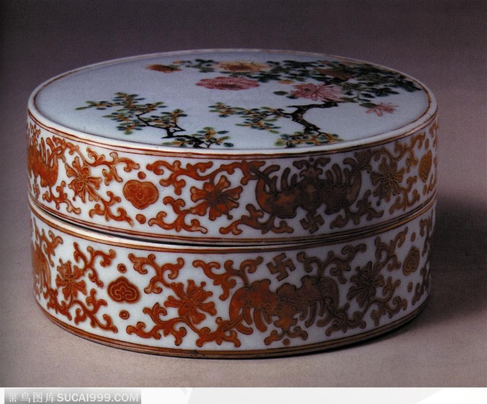 中华传统-褐色花纹的瓷盒