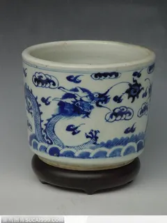 中华传统工艺-青龙花纹笔筒 中华传统工艺-青龙花纹笔筒