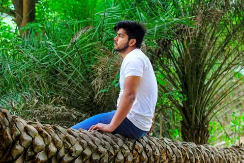 络腮胡侧面帅哥图片 络腮胡侧面帅哥图片