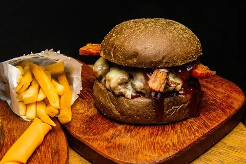 黄色美味汉堡摄影素材 黄色美味汉堡摄影素材