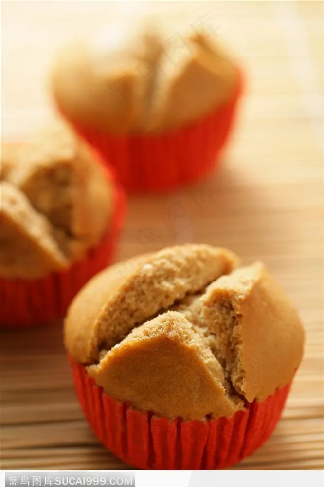 漂亮的糕点红色蜜枣蛋糕