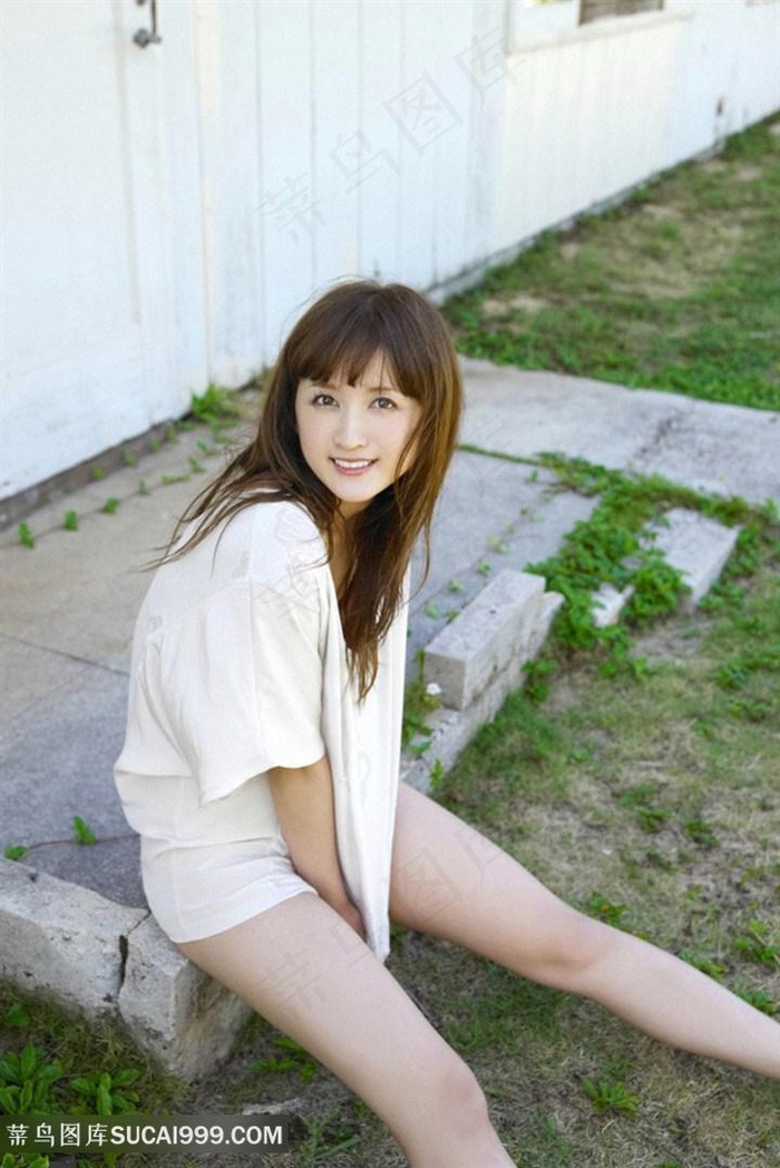 坐在地上的日本高清美女图片